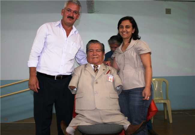 Prefeito Luciano Dias e secretária de  educação Maria Aparecida Ricardo recebem o professor Mauro Figueroa através de Intercâmbio Cultura Brasil-Peru